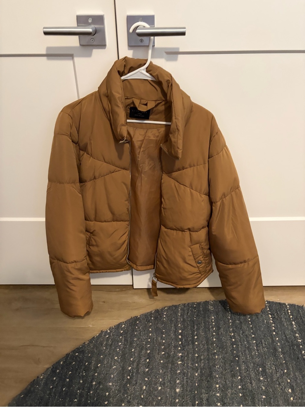 Cropped Puffer Jacket in Camel